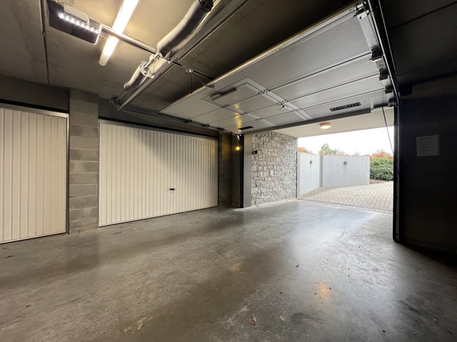 Appartement 2 chambres, terrasse, parking et box garage