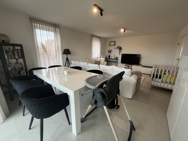 Appartement 2 chambres, terrasse, parking et box garage