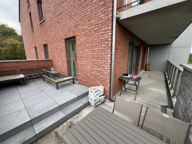 Appartement 2 chambres, terrasse, parking et box garage