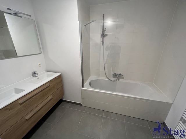 Splendide appartement 2 chambres, terrasse, parking et cave