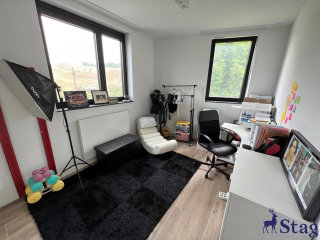 Bel appartement 3 chambres, terrasse, parking et cave