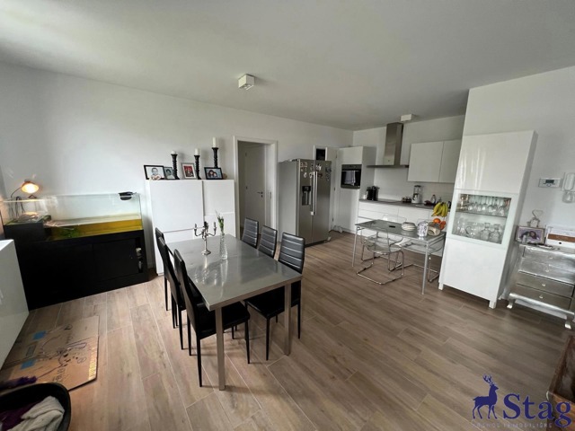 Bel appartement 3 chambres, terrasse, parking et cave