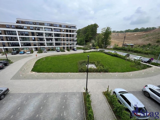 Bel appartement 3 chambres, terrasse, parking et cave