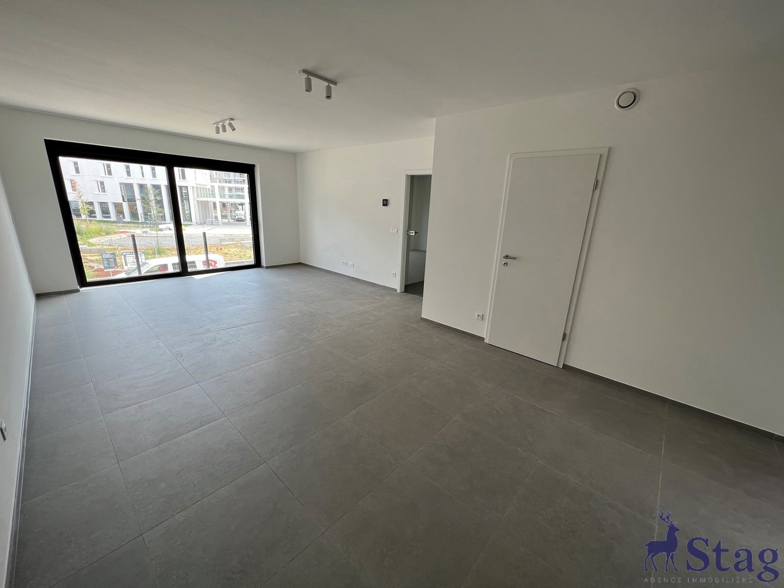 Magnifique appartement 2 chambres, terrasse, parking et cave