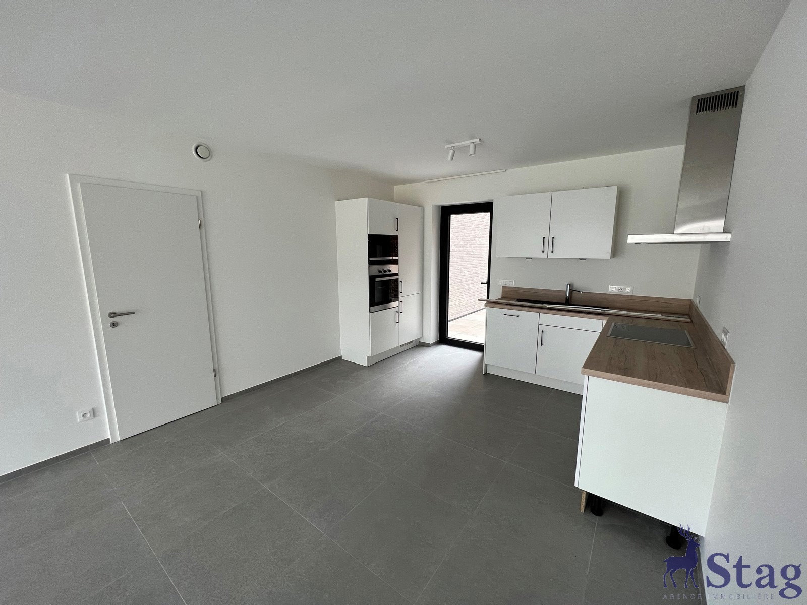 Magnifique appartement 2 chambres, terrasse, parking et cave