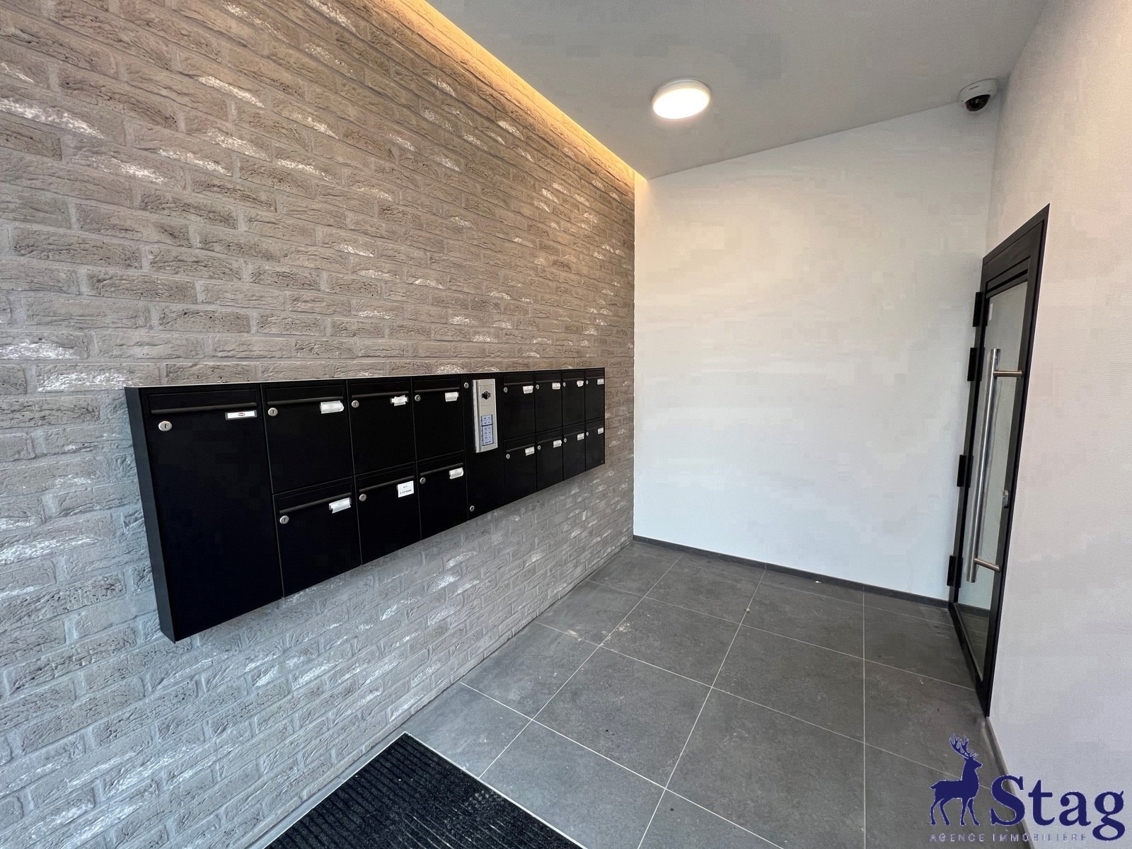 Magnifique appartement 2 chambres, terrasse, parking et cave