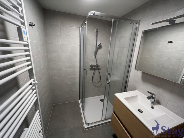 Magnifique appartement 2 chambres, terrasse, parking et cave