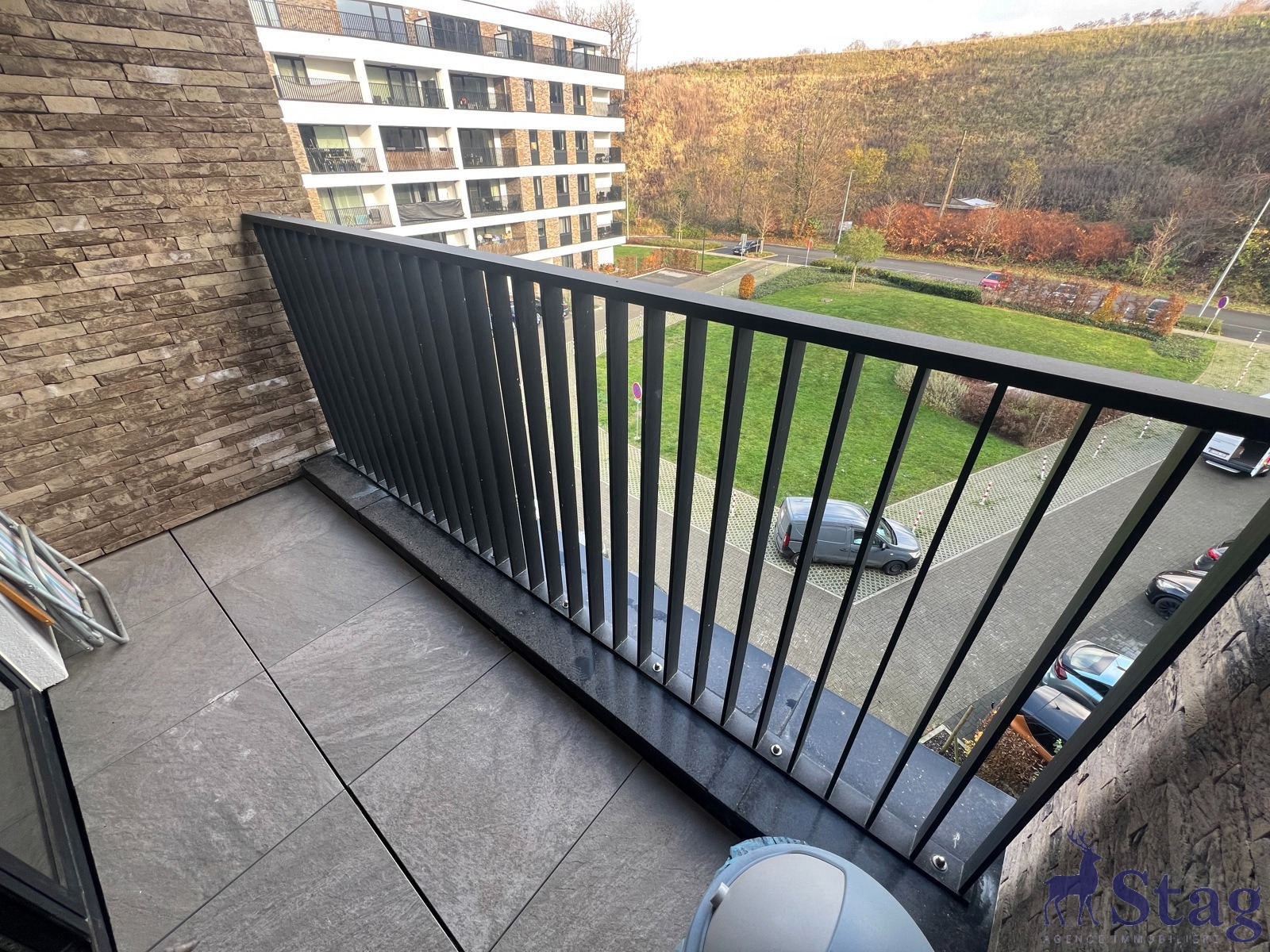 Bel appartement 1 chambre avec terrasse, parking et cave