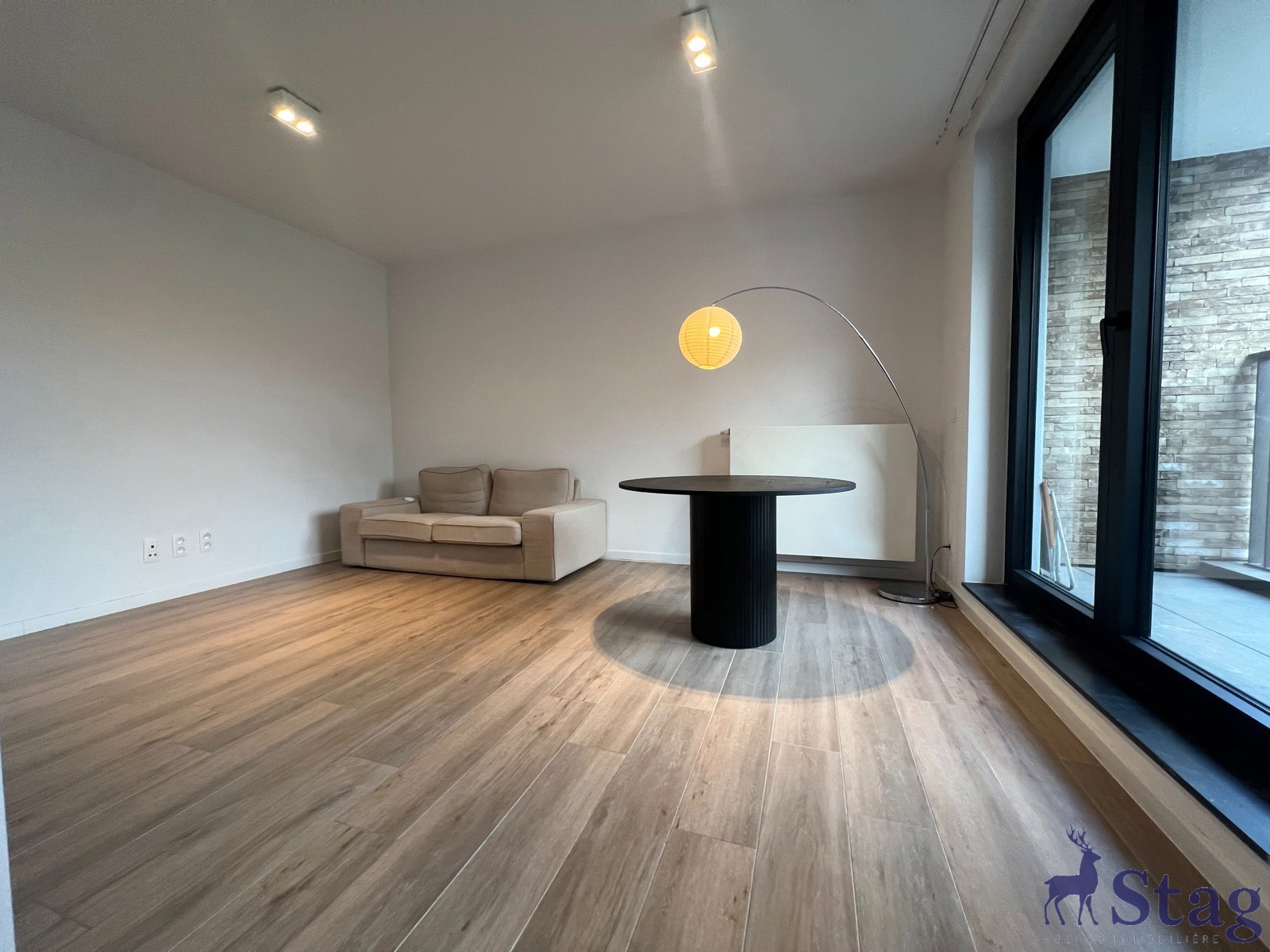 Bel appartement 1 chambre avec terrasse, parking et cave