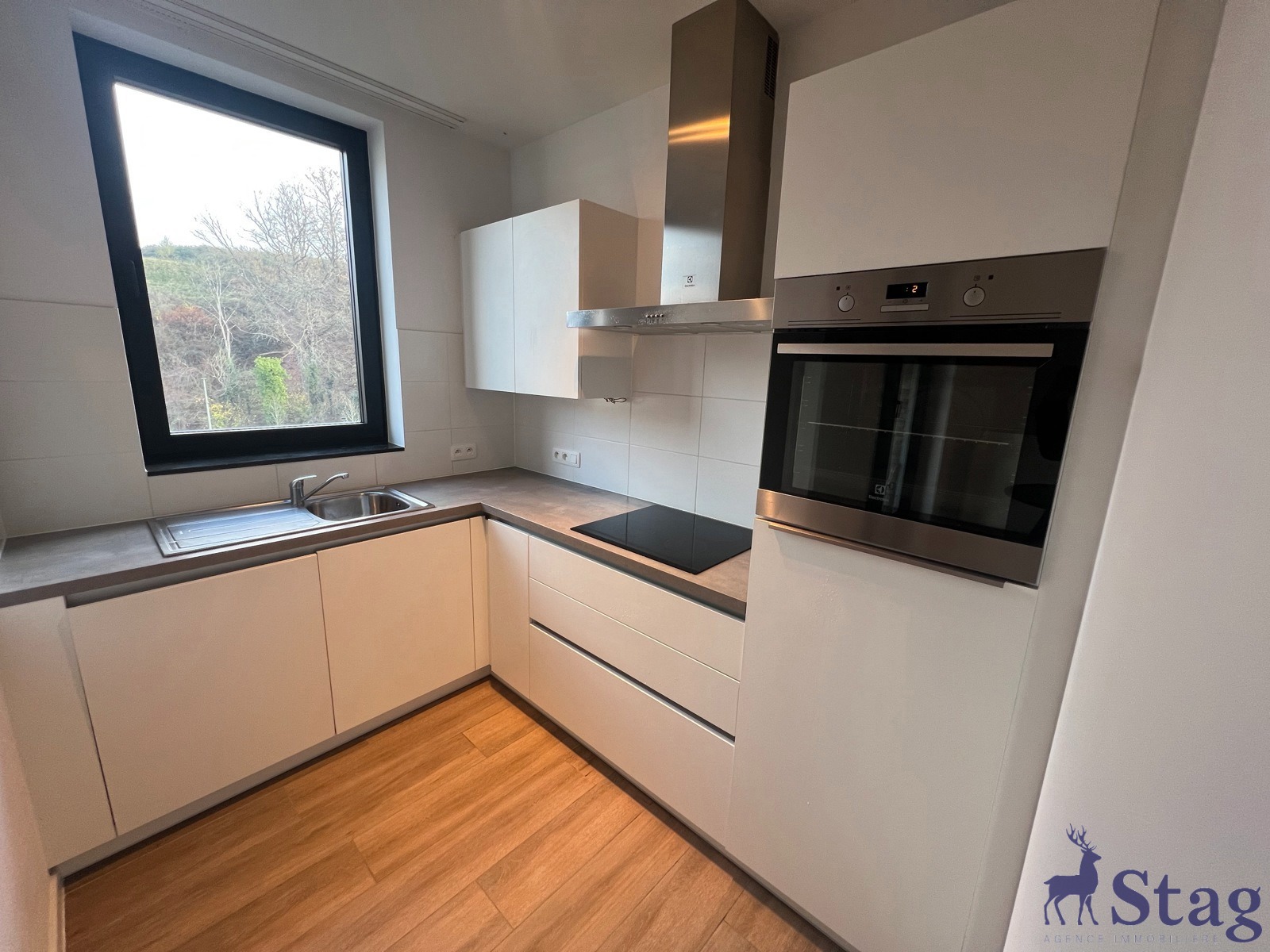 Bel appartement 1 chambre avec terrasse, parking et cave