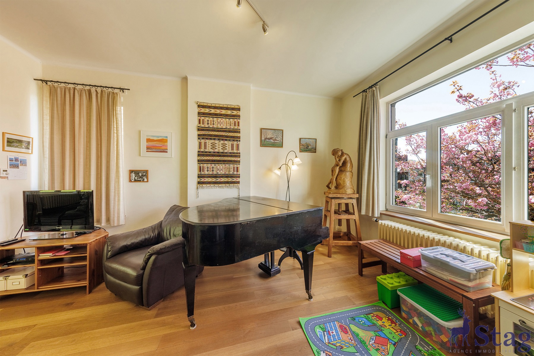 Maison 7 ch +appart. indépendant + 4 garages, fort potentiel