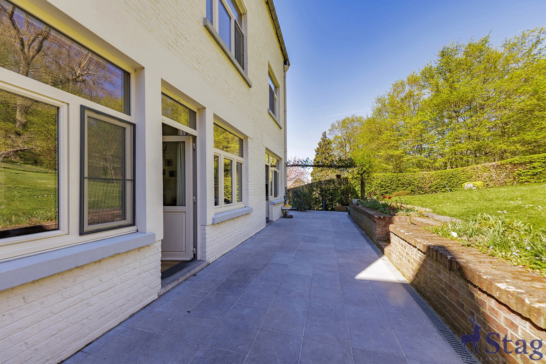 Maison 7 ch +appart. indépendant + 4 garages, fort potentiel