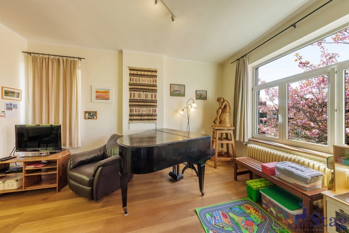 Maison 7 ch +appart. indépendant + 4 garages, fort potentiel