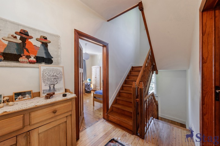 Maison 7 ch +appart. indépendant + 4 garages, fort potentiel