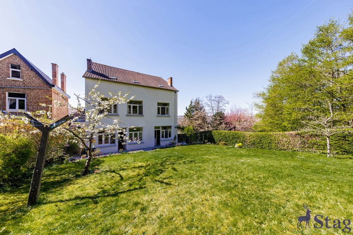 Maison 7 ch +appart. indépendant + 4 garages, fort potentiel