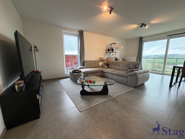 Appartement 2 chambres, terrasse, parking et box garage