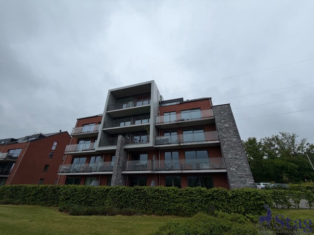 Appartement 2 chambres, terrasse, parking et box garage