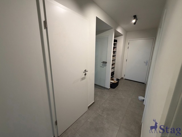 Appartement 2 chambres, terrasse, parking et box garage