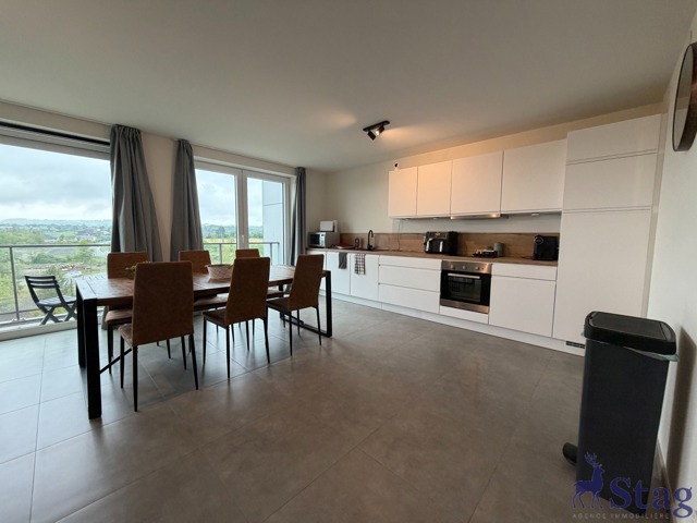 Appartement 2 chambres, terrasse, parking et box garage