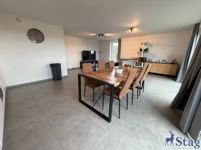 Appartement 2 chambres, terrasse, parking et box garage