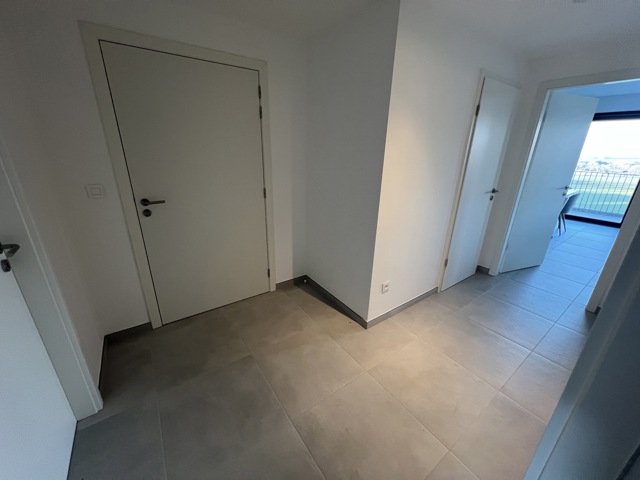 Appartement 2 chambres, terrasse, parkings et cave