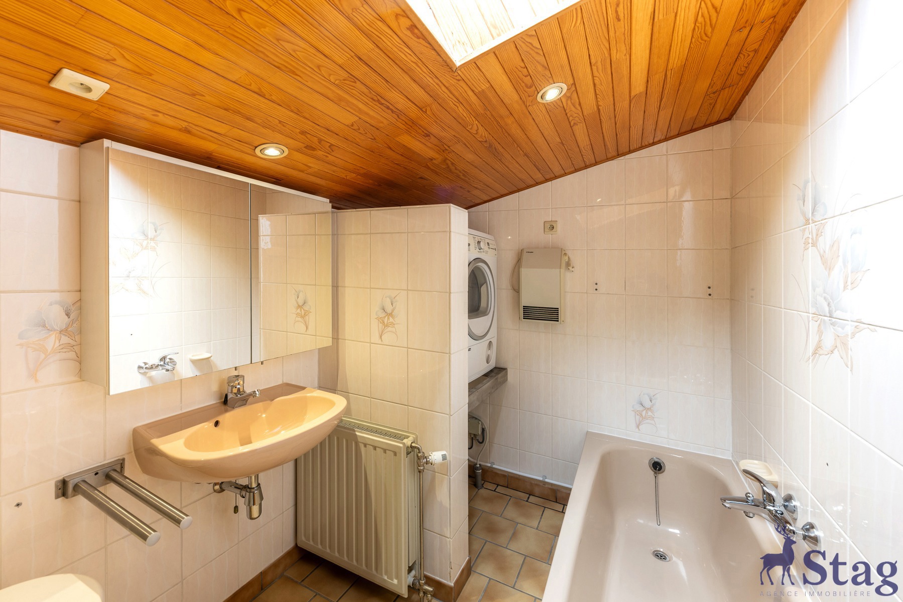 Villa 3 ch.,2 sdb, chambre au rez-de-chaussée et dépendances