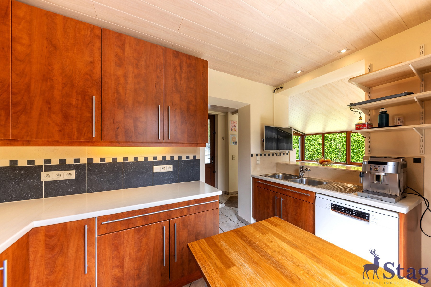 Villa 3 ch.,2 sdb, chambre au rez-de-chaussée et dépendances