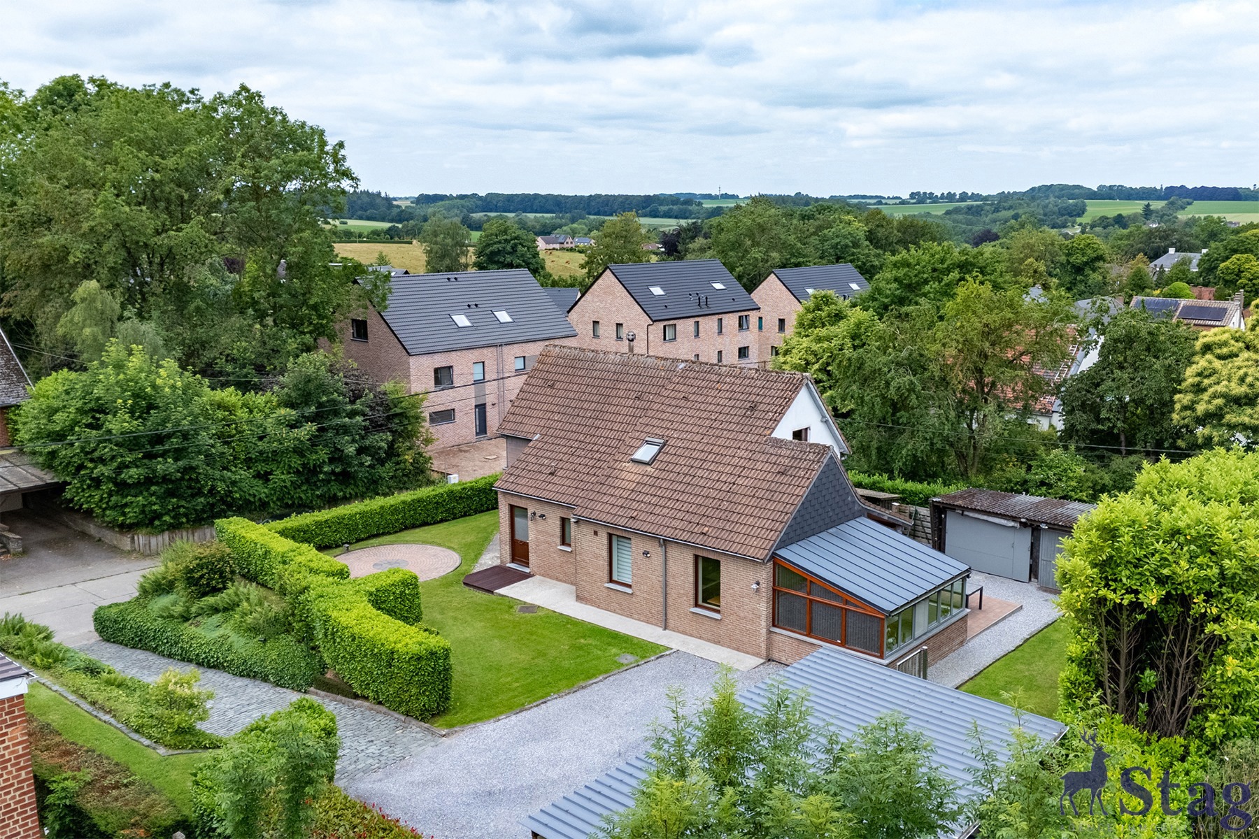 Villa 3 ch.,2 sdb, chambre au rez-de-chaussée et dépendances