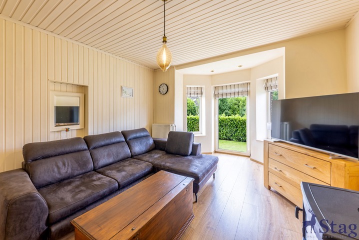 Villa 3 ch.,2 sdb, chambre au rez-de-chaussée et dépendances