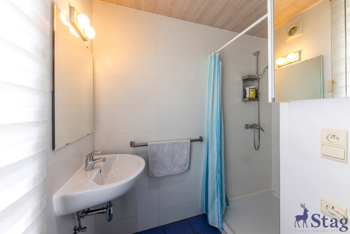 Villa 3 ch.,2 sdb, chambre au rez-de-chaussée et dépendances