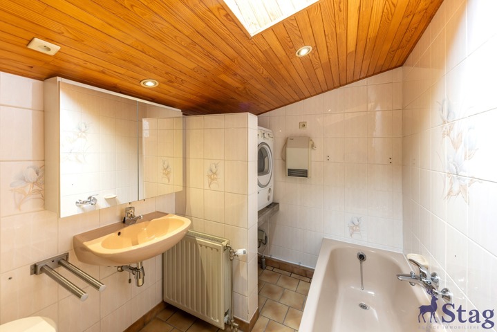 Villa 3 ch.,2 sdb, chambre au rez-de-chaussée et dépendances