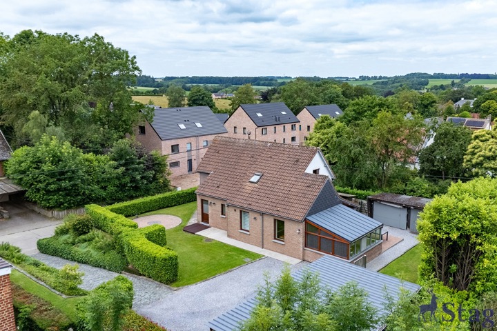 Villa 3 ch.,2 sdb, chambre au rez-de-chaussée et dépendances