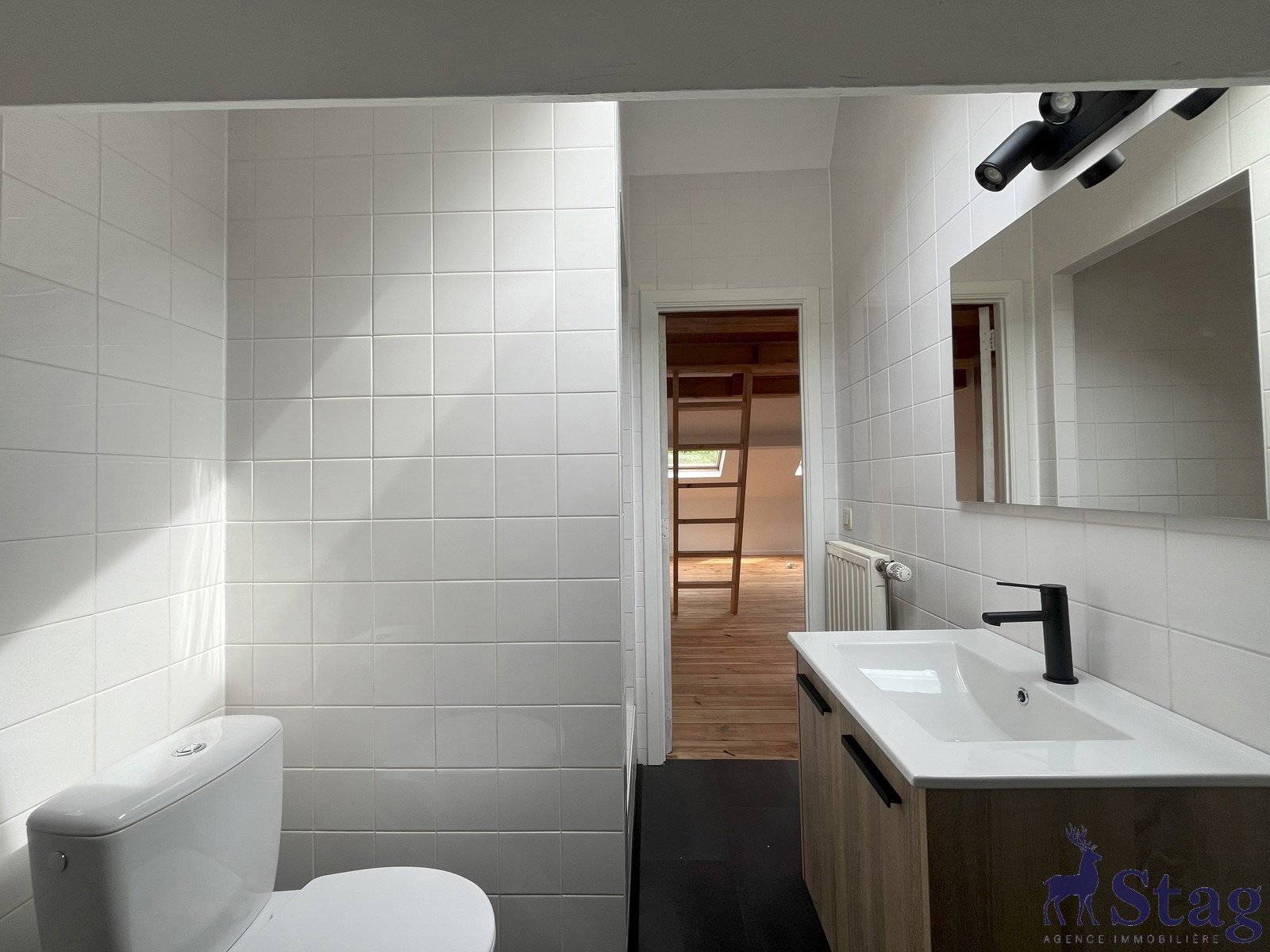 Studio avec mezzanine et vue imprenable sur la Meuse