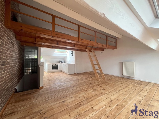 Studio avec mezzanine et vue imprenable sur la Meuse