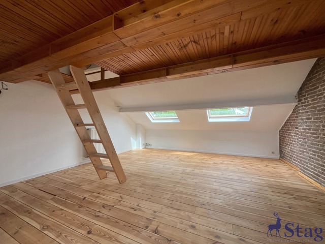 Studio avec mezzanine et vue imprenable sur la Meuse