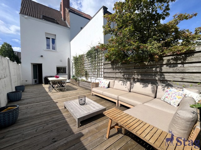 Maison avec terrasse et jardin