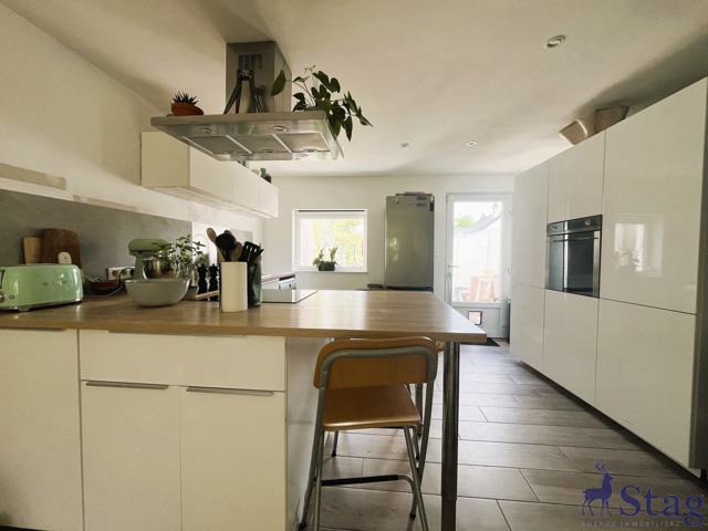 Maison avec terrasse et jardin