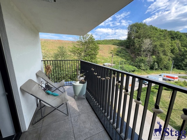 Spacieux appartement 2 chambres terrasse, parking et cave