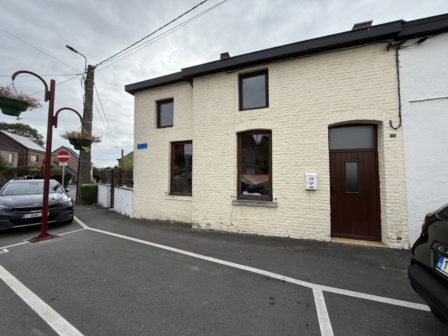 Maison - À louer - 5060 Falisolle 