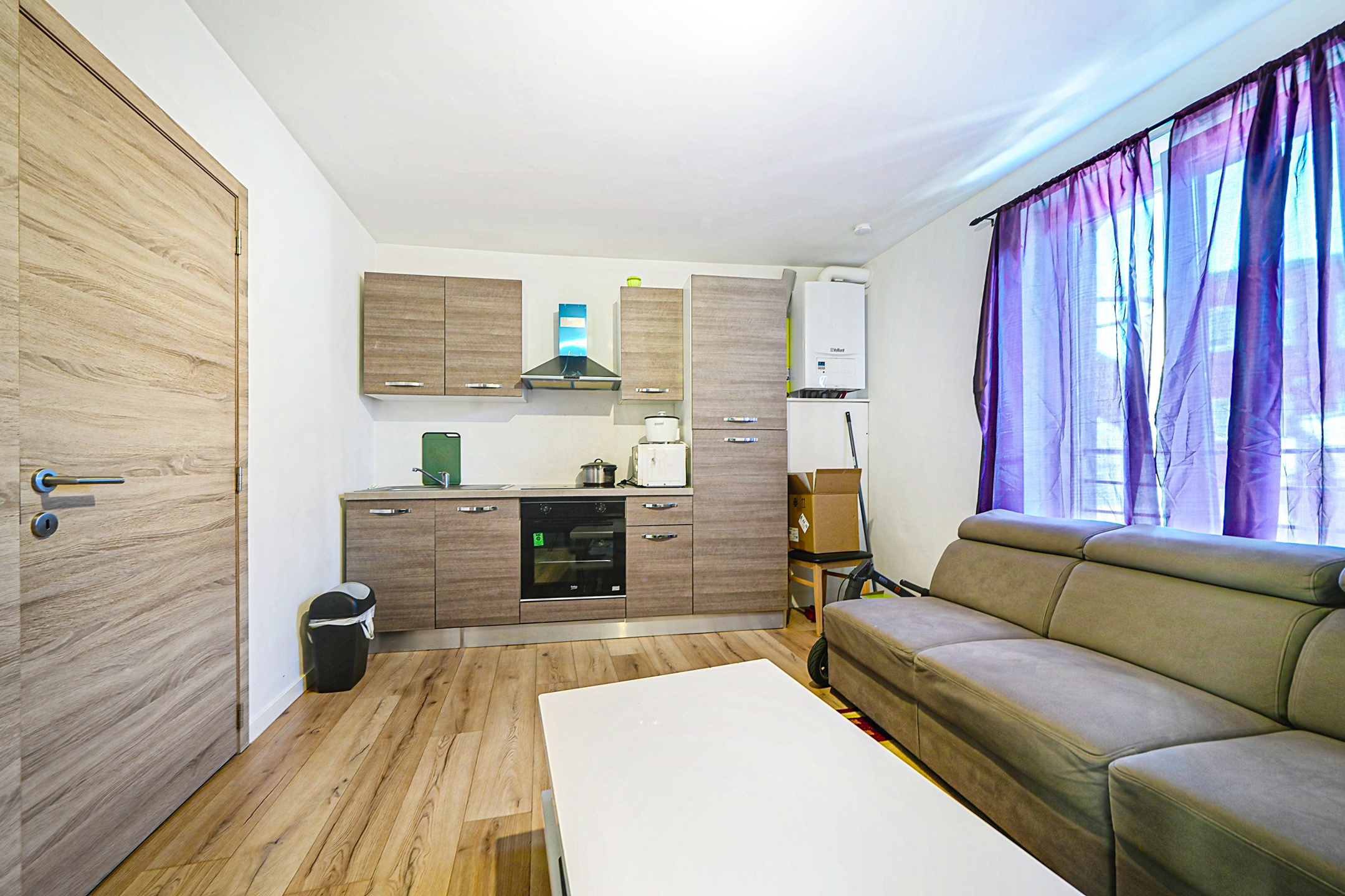 Photo maison Bel immeuble rénové de trois appartement 1 chambre. 