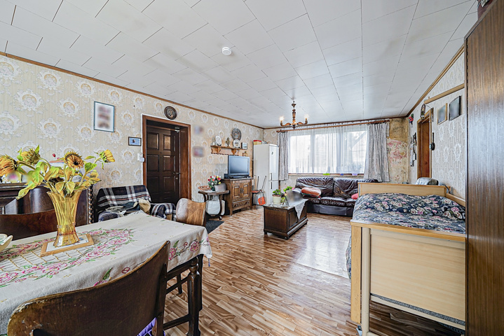 Maison sous-option à Agimont