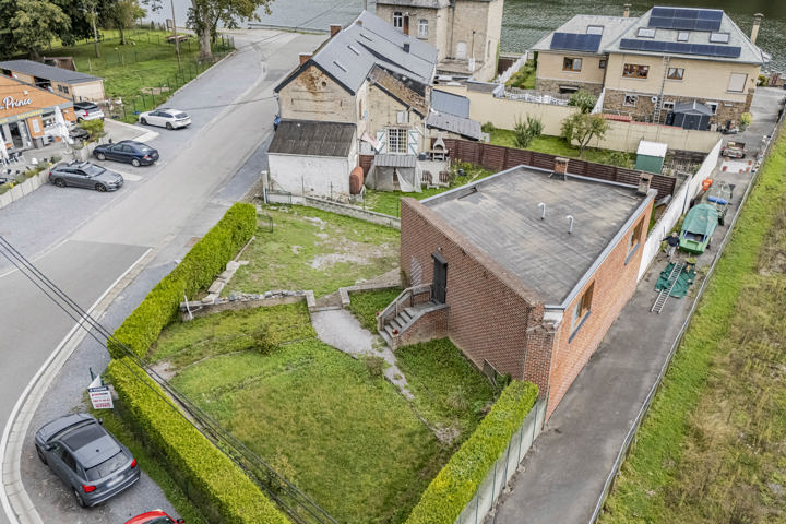 Maison sous-option à Agimont