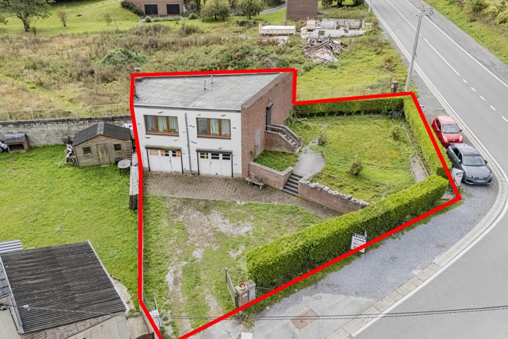 Maison sous-option à Agimont