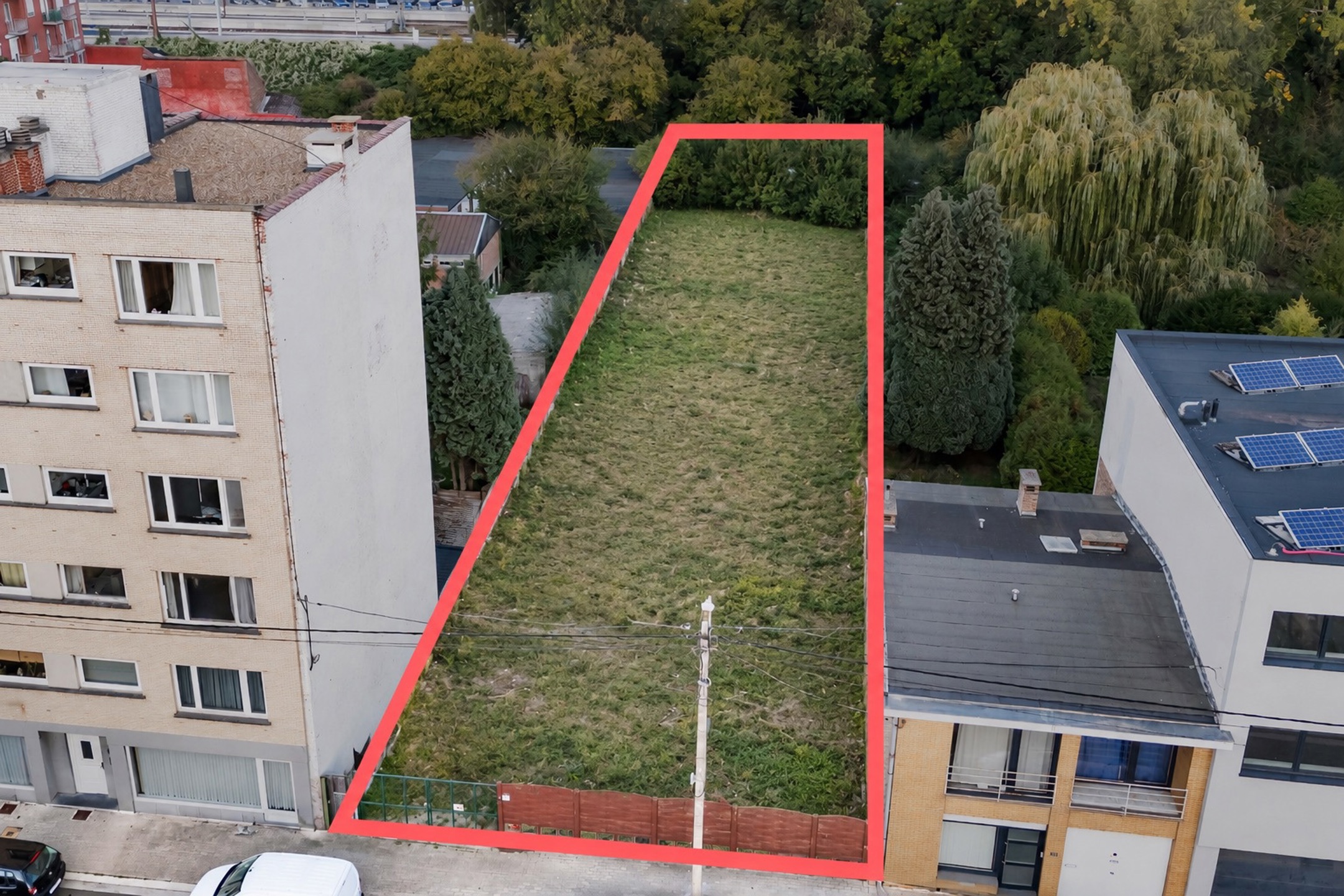 Photo terrain Terrain à bâtir avec une situation stratégique. 