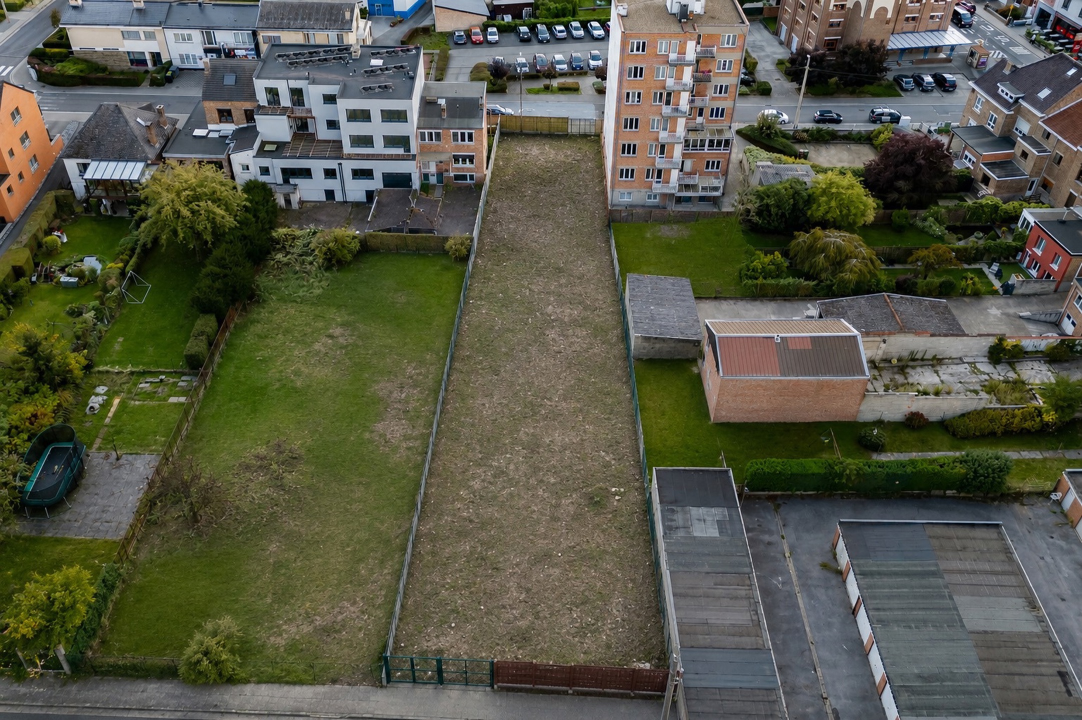 Photo terrain Terrain à bâtir avec une situation stratégique. 