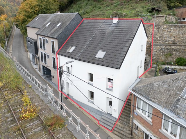 Maison sous-option à Yvoir