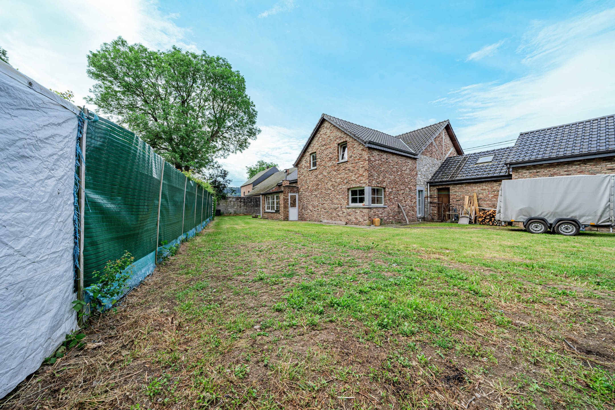 Photo maison Charmante maison avec jardin et 3 garages 