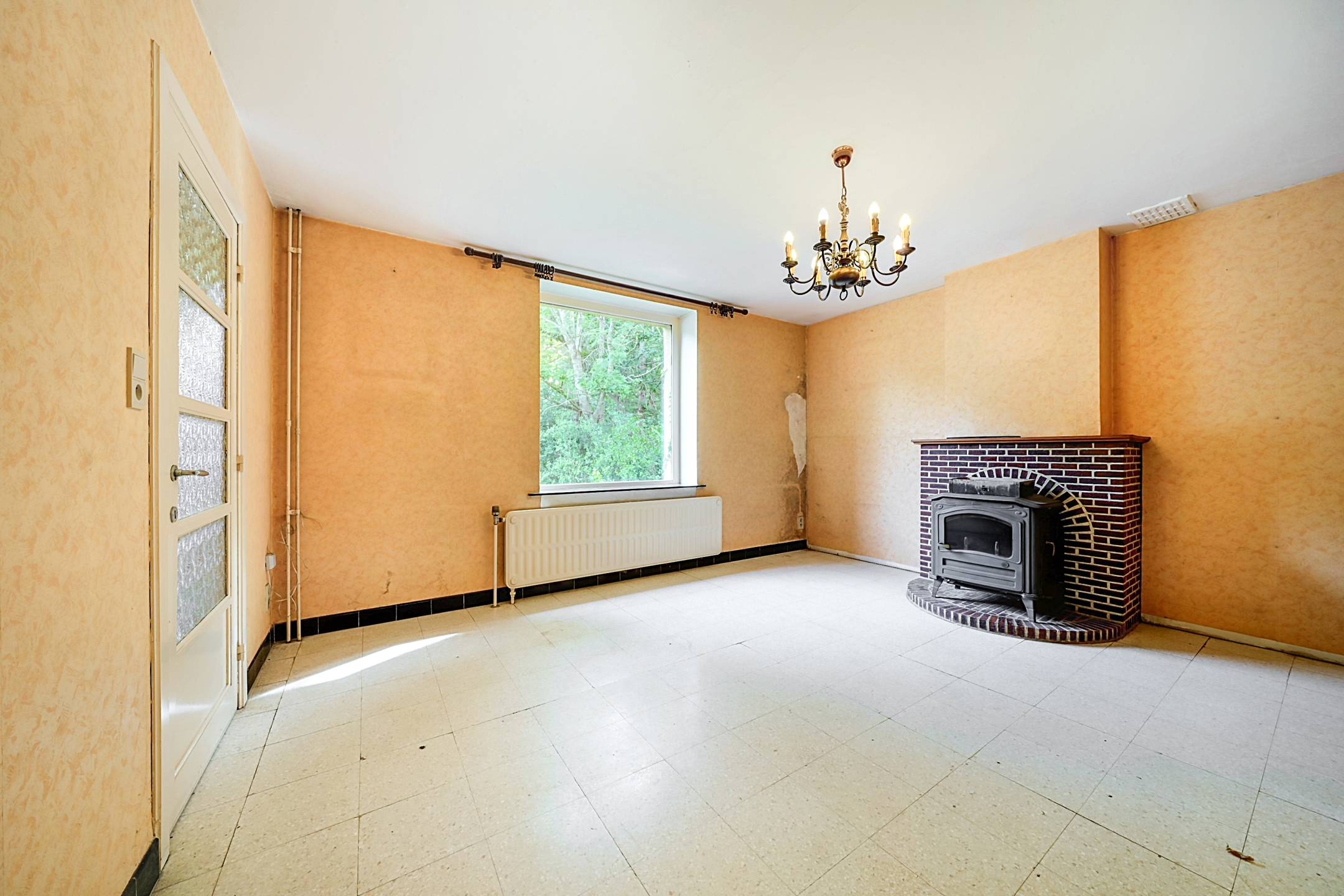 Photo maison Maison avec du potentiel + garages et 2333m² de terrain 