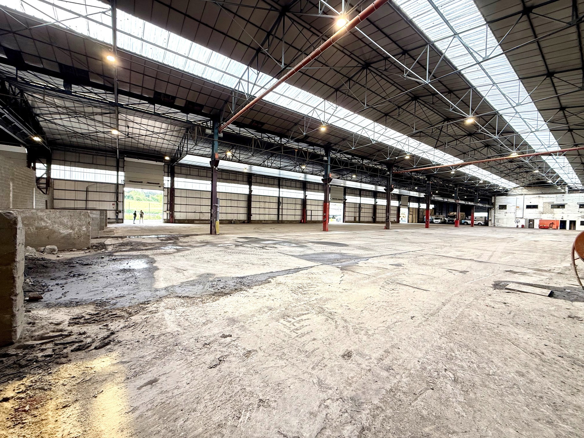 Photo industriel Entrepôt industriel apd 650 m² jusqu&rsquo;à 7.200 m² selon besoin 