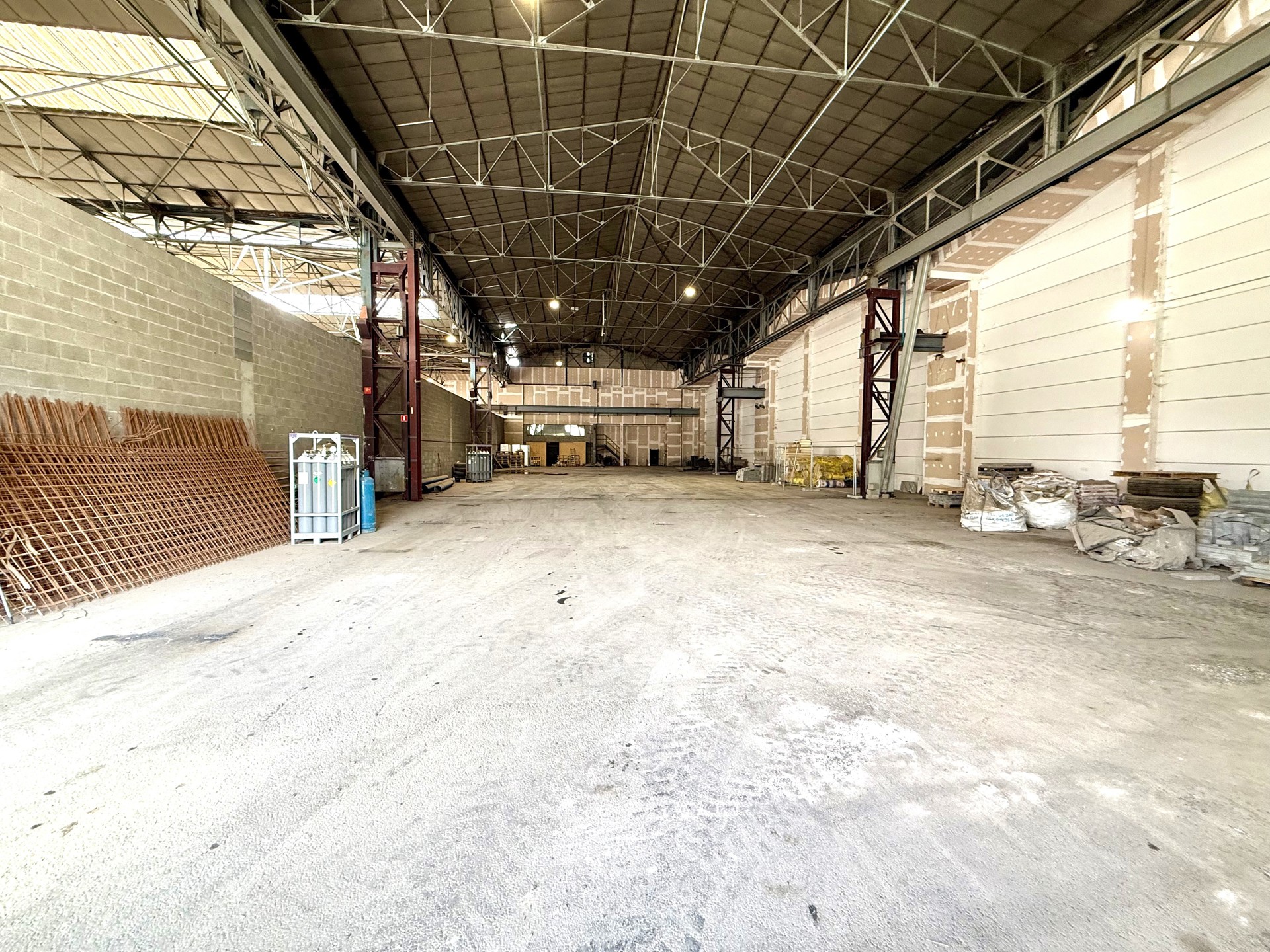 Photo industriel Entrepôt industriel apd 650 m² jusqu&rsquo;à 7.200 m² selon besoin 